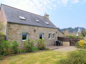 Breton granite stone house very close to the sea, Ploudalmézeau